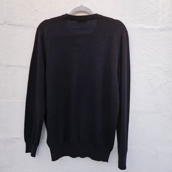 DKNY Sweater Mens Medium Navy Merino Wool V Neck Thin Soft Preppy Dark Academia - Picture 3 of 8